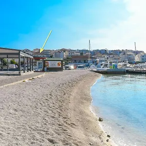 https://apartment-mara-a2.hotels-in-trogir.com