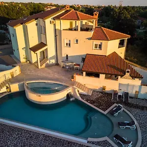 https://amela.pula-hotels.org